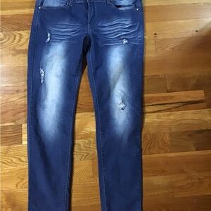 Women’s juniors vip nwot size 13/14 Distressed Blue Jeans